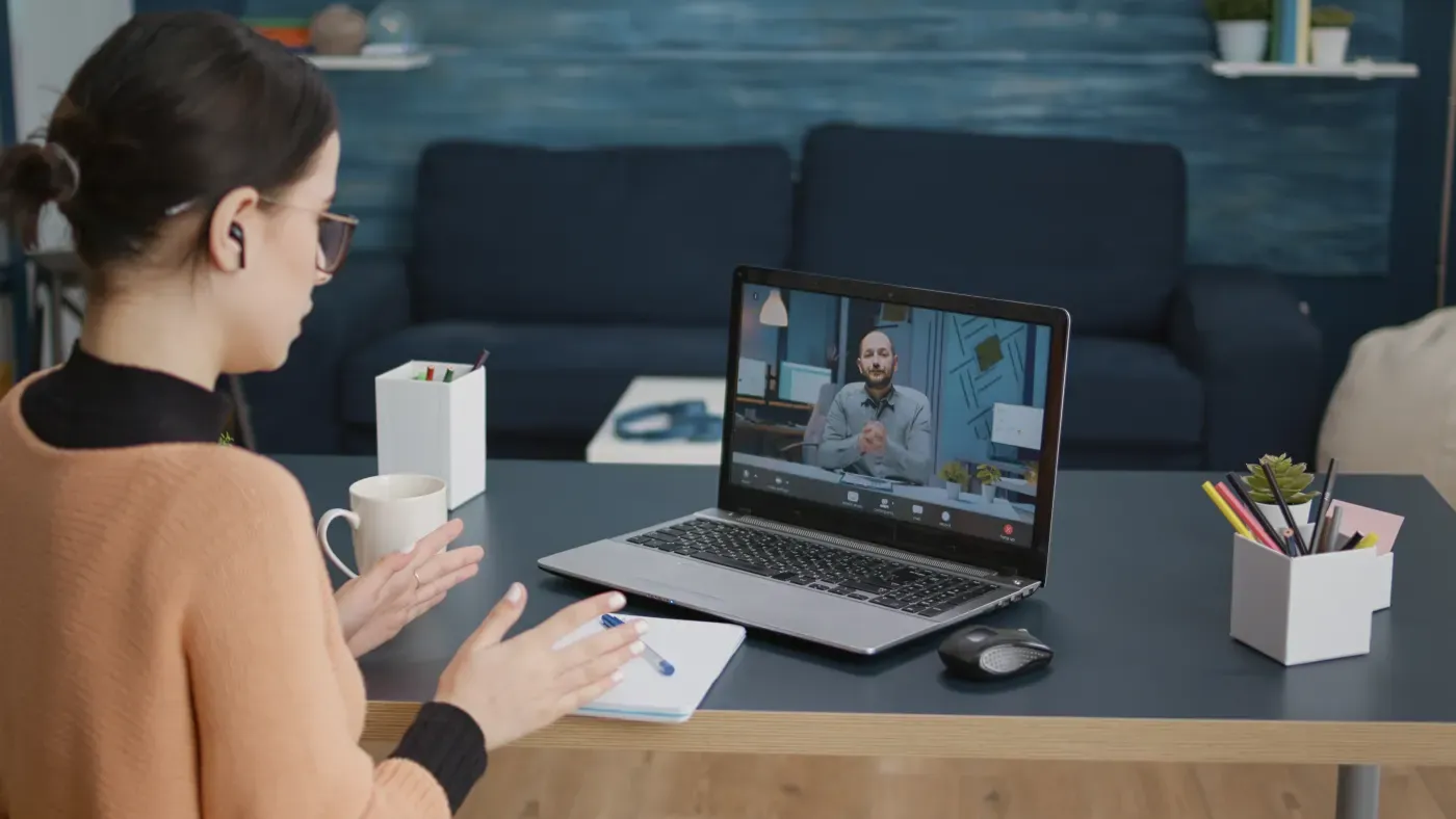 Online coach teaching a student over video call